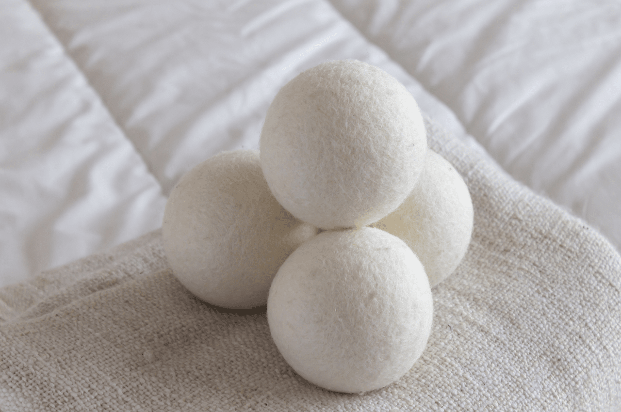 A pile of wool dryer balls