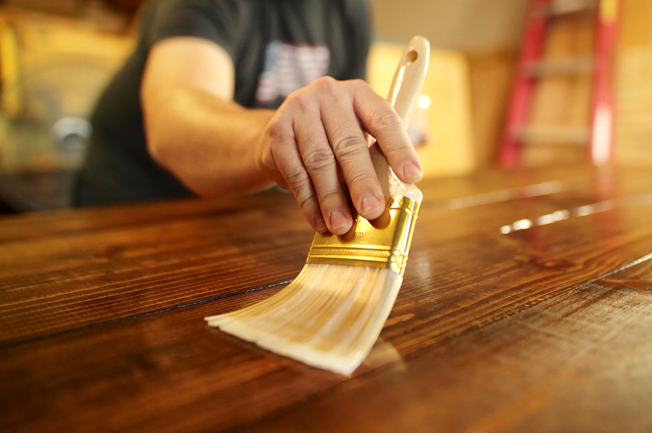 Oil Finish vs Polyurethane: Which Is Better for Wood Furniture?